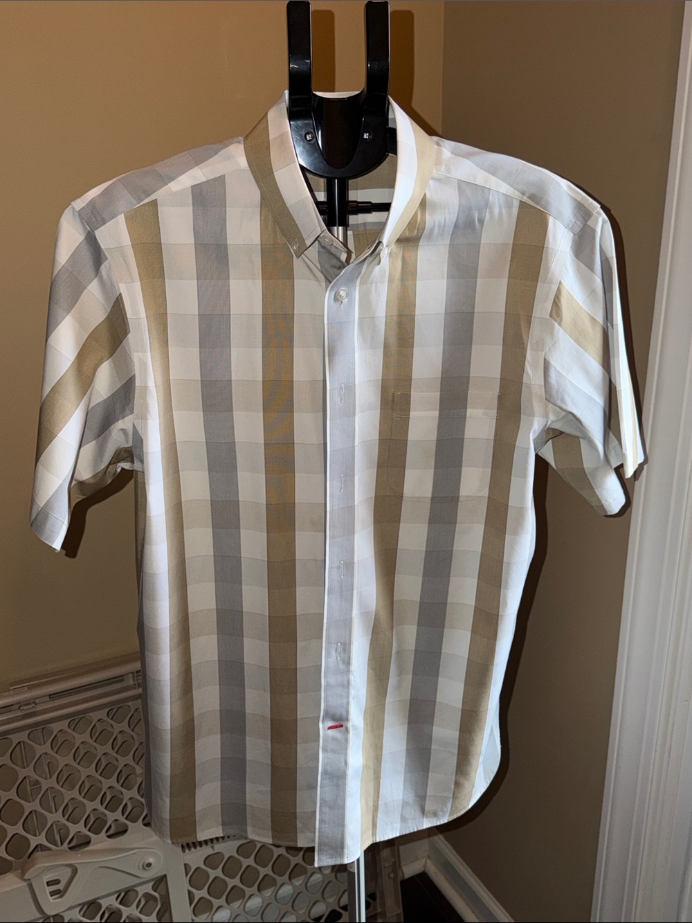 Daniel Cremieux Short-Sleeve Button-Down in Beige and White Plaid